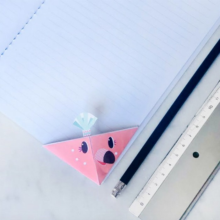 Origami bookmark DIY